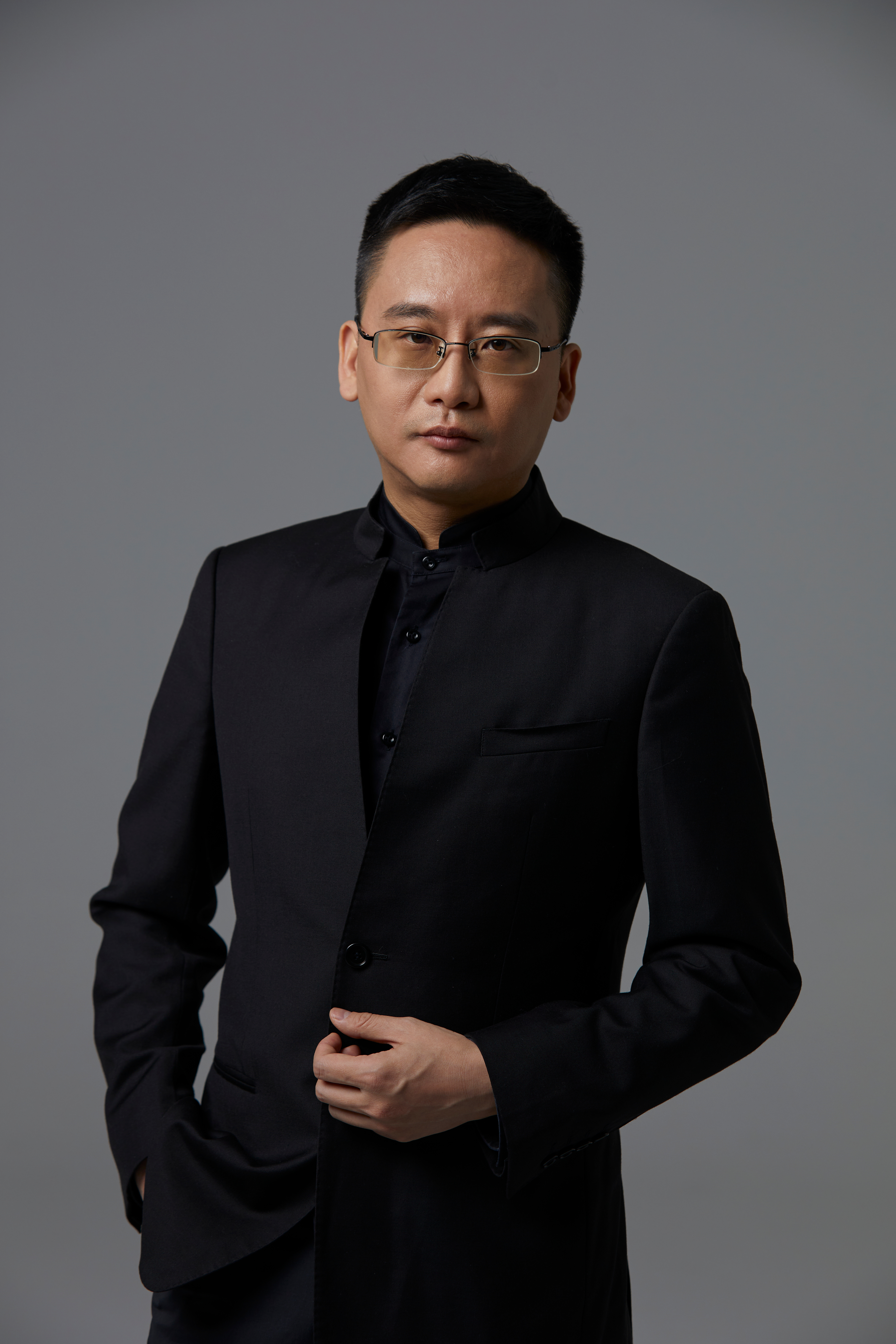 #周小平同志[超话]#青砖伴瓦漆，白马踏新泥。[爱你][爱你][爱你] 四十一岁