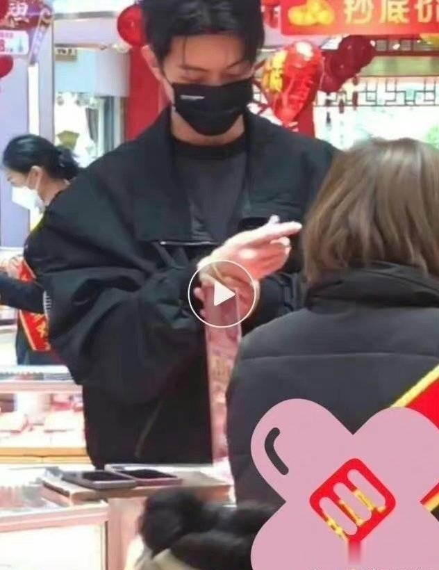 许凯是明星，也是普通人，还是妈