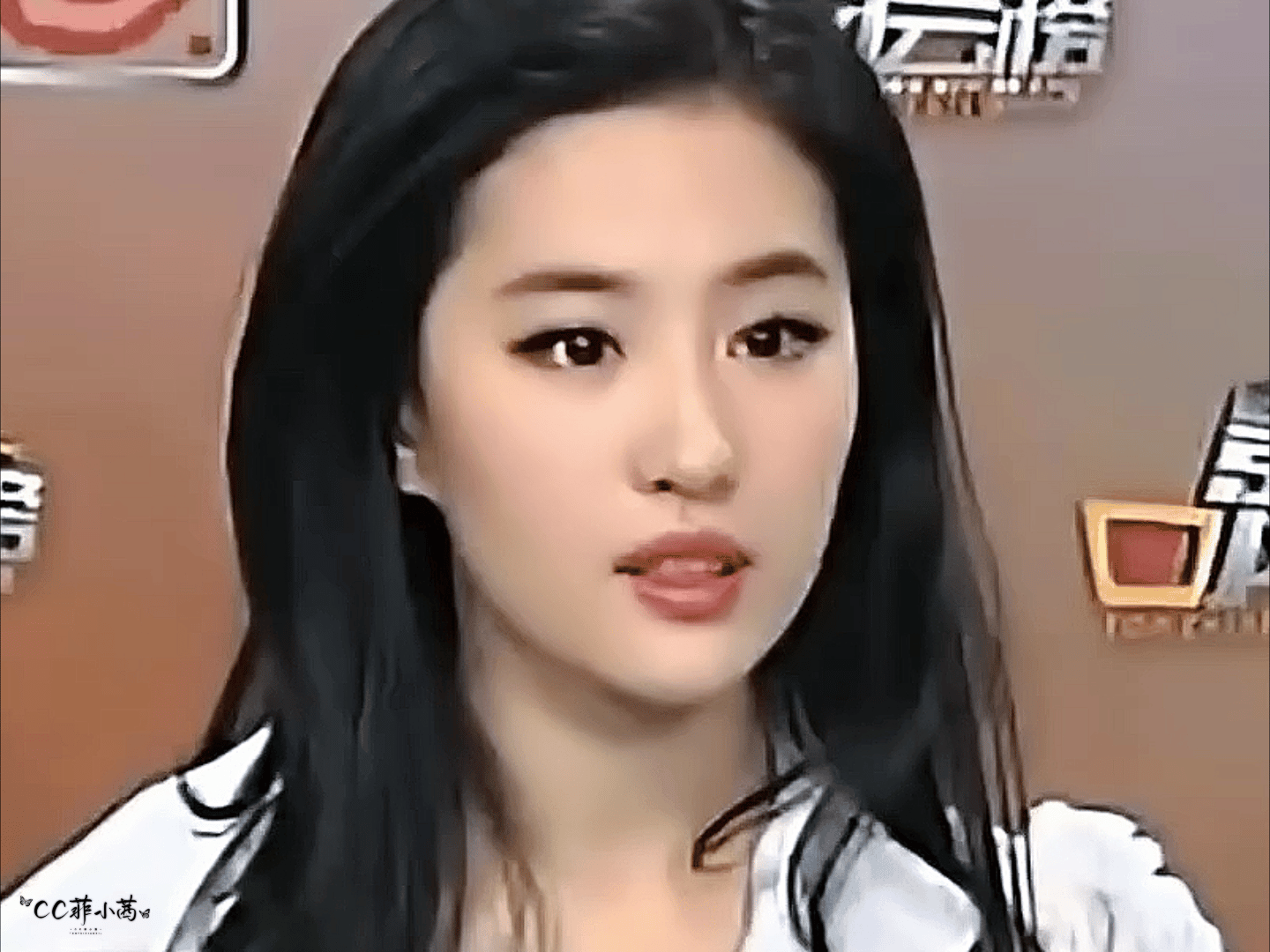 #刘亦菲# × 访谈 · GIF/动图虽然糊但美丽的刘亦菲🥰·#刘亦菲许红豆#