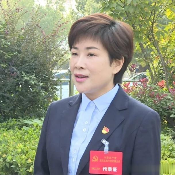 新上任女局长公款改“保安房”为休息室，待遇超普通公务员一个档次，引起广泛争议。
