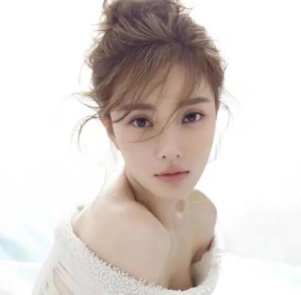 远瞻，不一定看得清未来是什么模样。

回首，时间的藤蔓上，哪个人不是瓜果累累？
