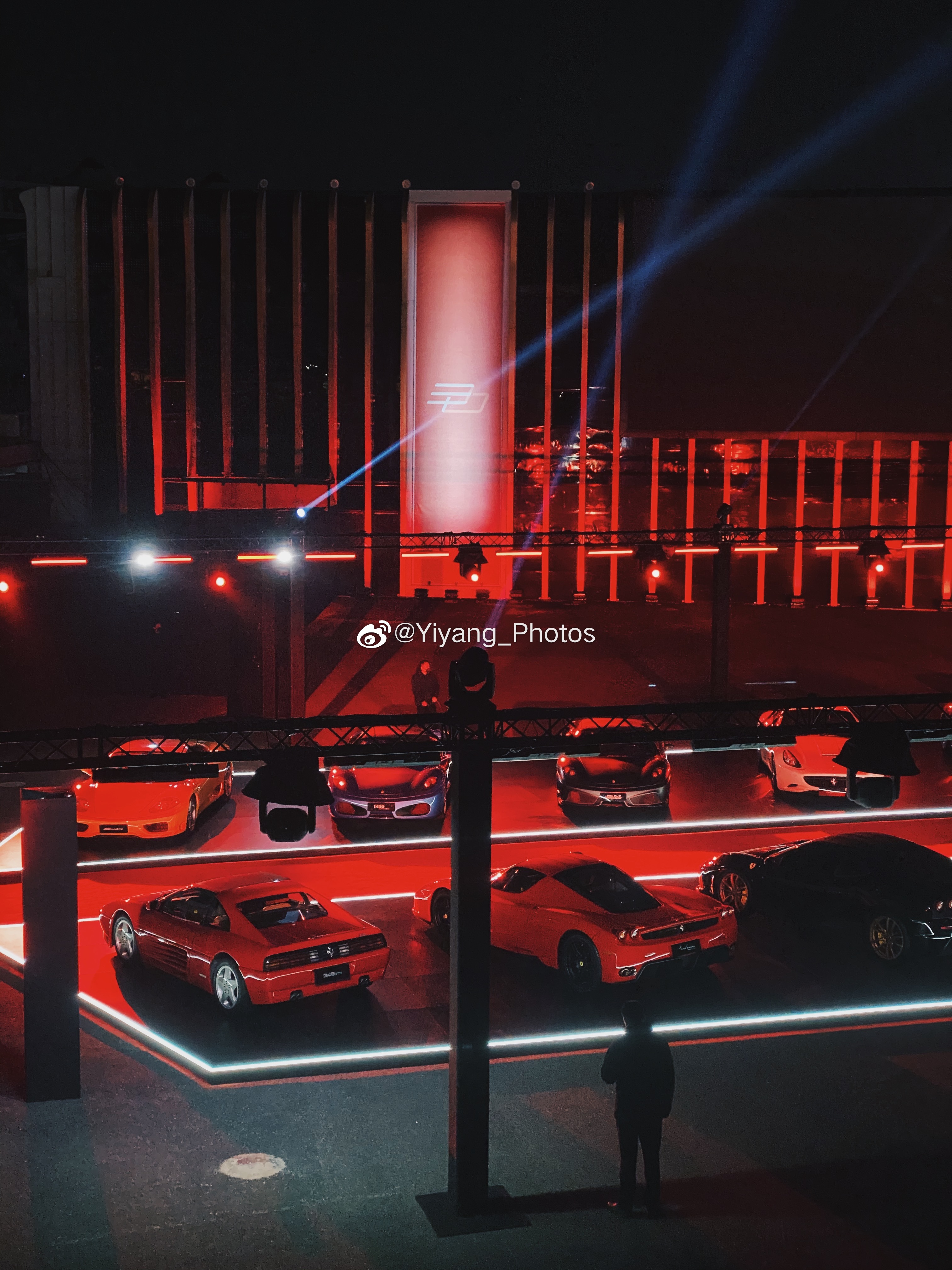 又到了最近遇到的一些车系列时间，上周活动外场见到的一些费拉里  ​​​