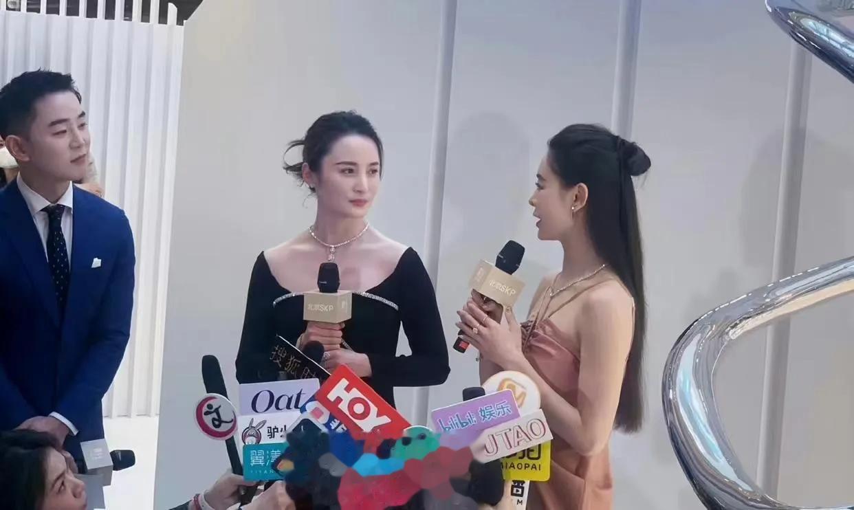 蒋勤勤十分漂亮，天然美女[比心][比心][比心]