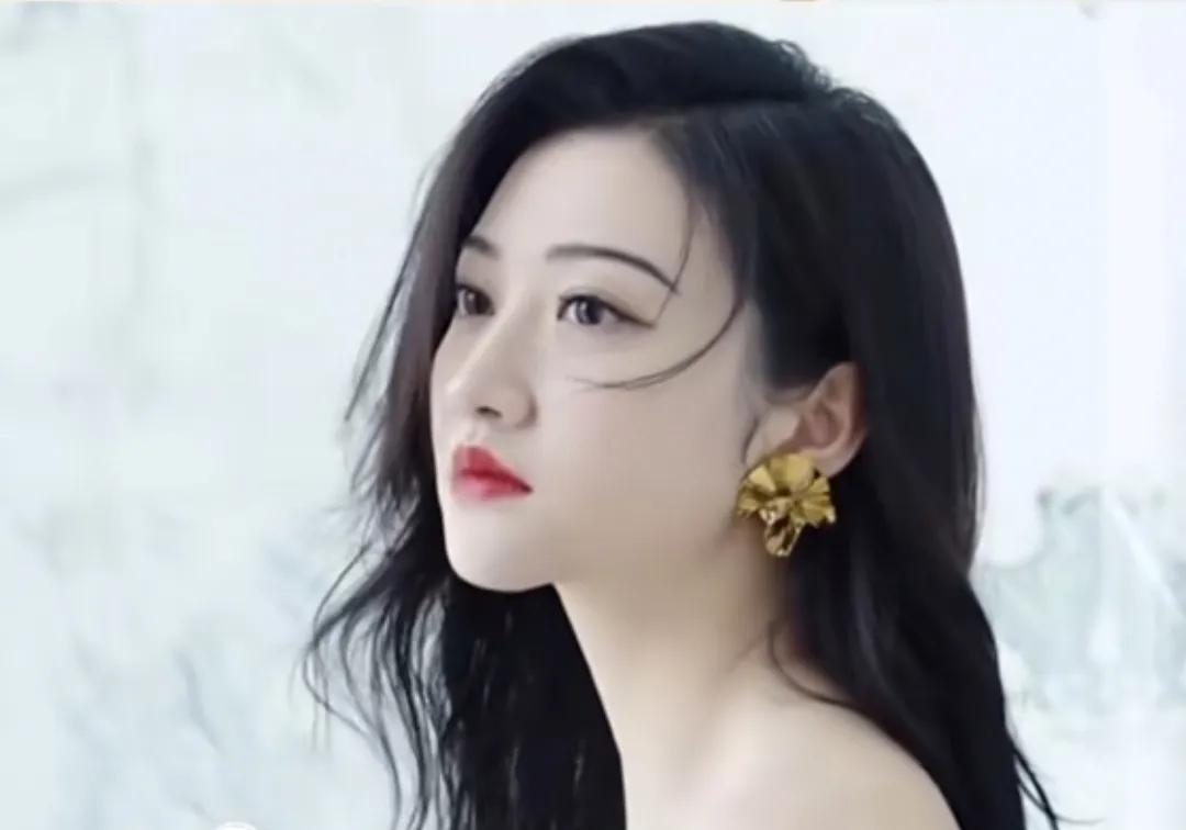 明星娱乐
“迷倒”张继科的景甜，到底有什么魅力？[晕][晕][晕][晕]
景甜被