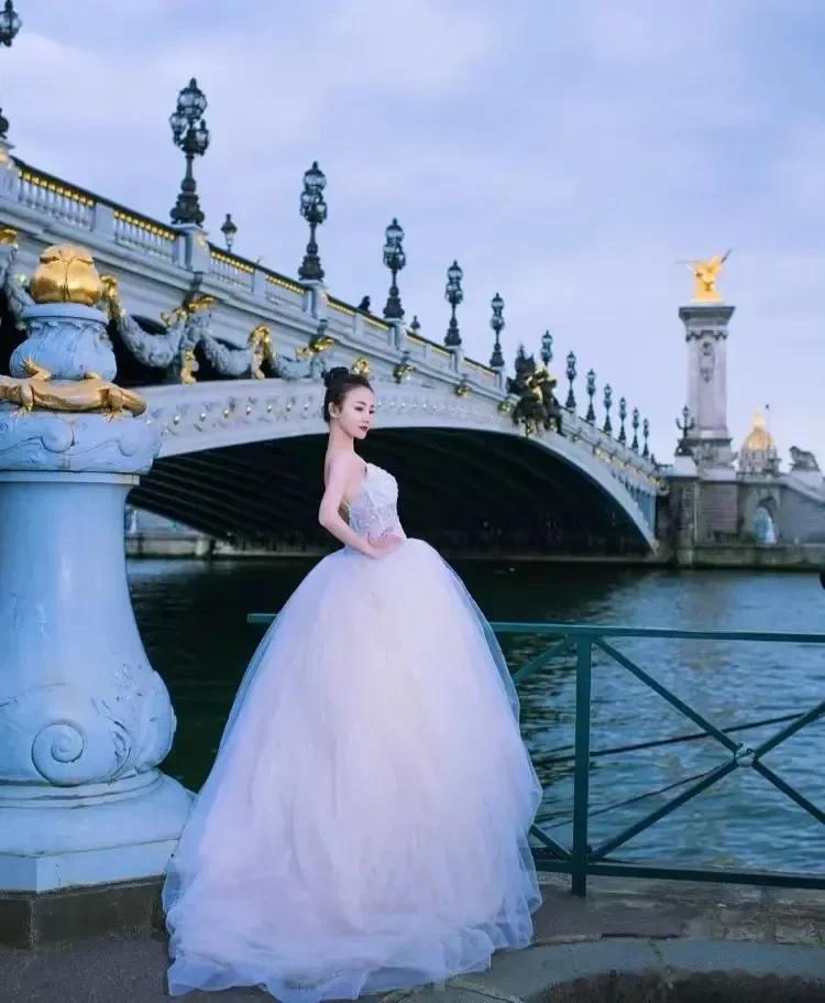 网络名人的日常生活，我不知道，她的生活高度几乎已经超过了很多花枝招展的网络名人，