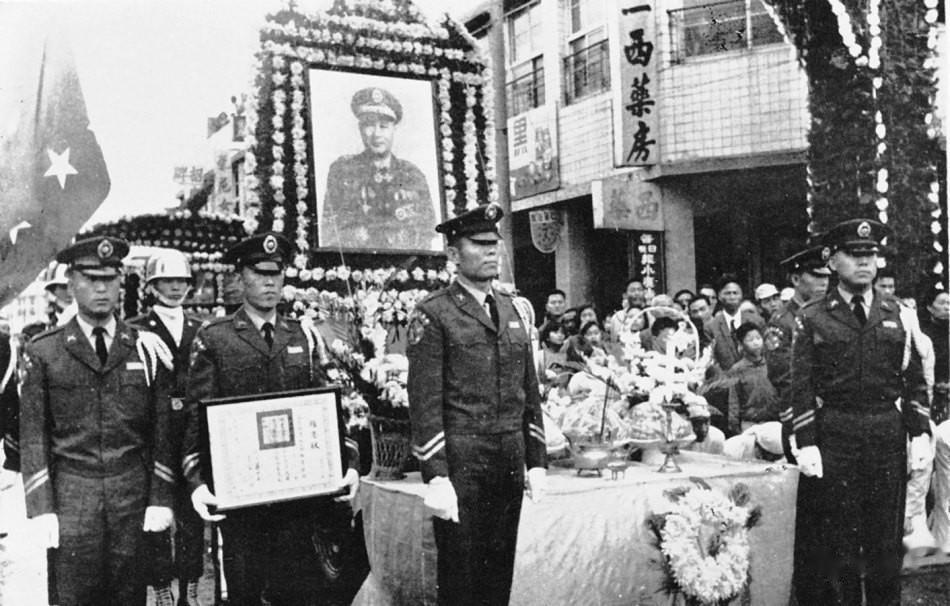1966年12月1日，有“小诸