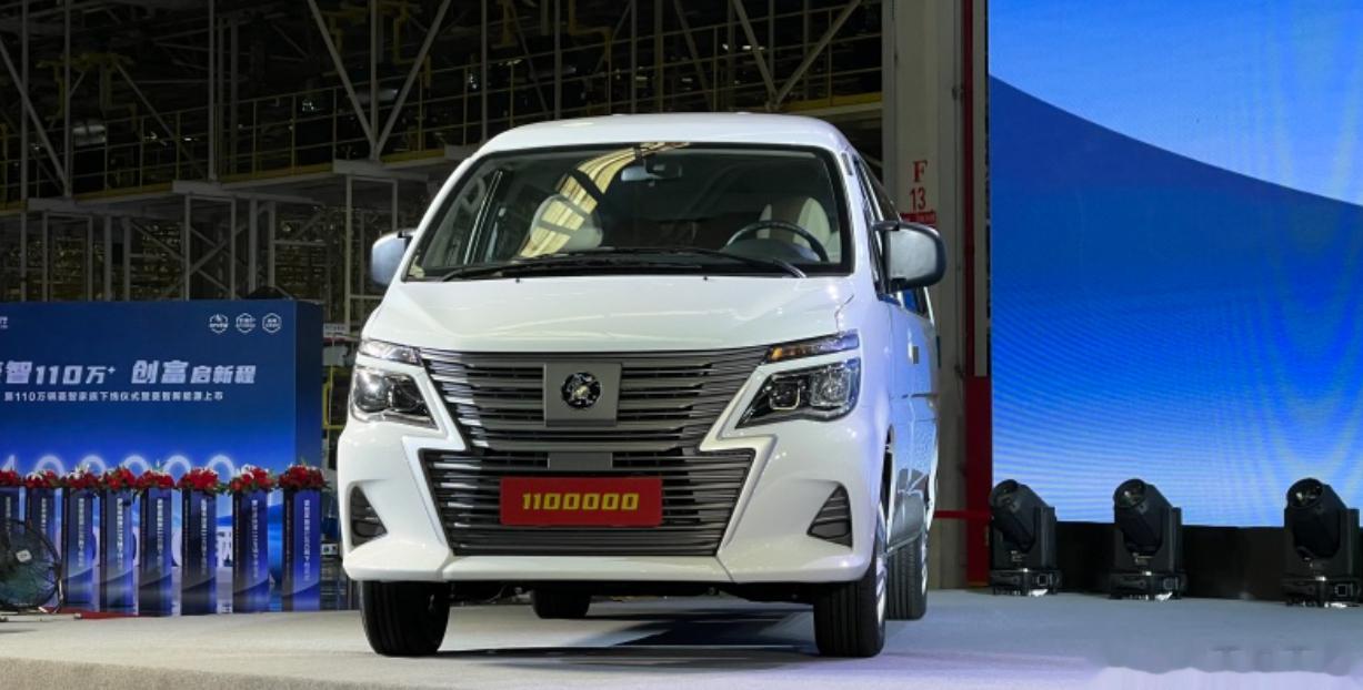 东风风行菱智M5EV 2023款正式上市，售价区间为13.99-14.69万元。