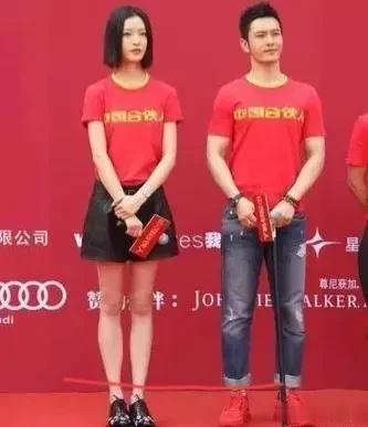 黄晓明为了保持自己1.8的身高也是拼了!

网上对黄晓明身高议论不断，每次出席的