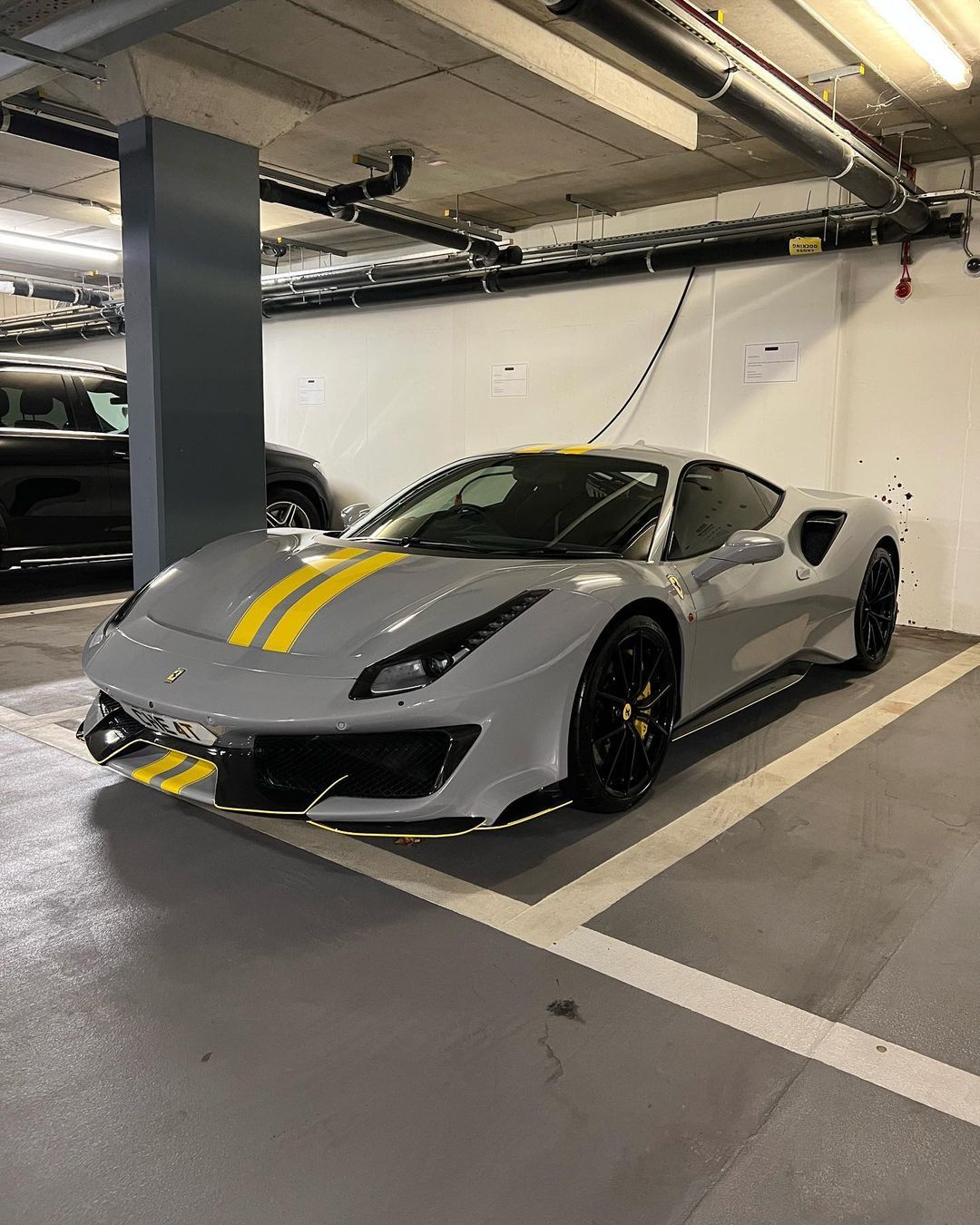 ferrari 488 Pis