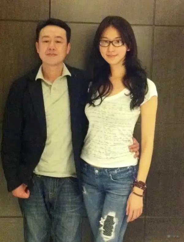 真的没想到张颂文跟林志玲还有过交集，据说当年张颂文还给林志玲授过课，教过她表演，