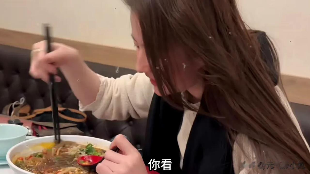 刘亦菲，主打就是一个死鸭子嘴硬！

“你看，这也还行吧，就这么点，也不是很辣的样