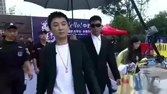 在王思聪打人事件登上热搜、引发