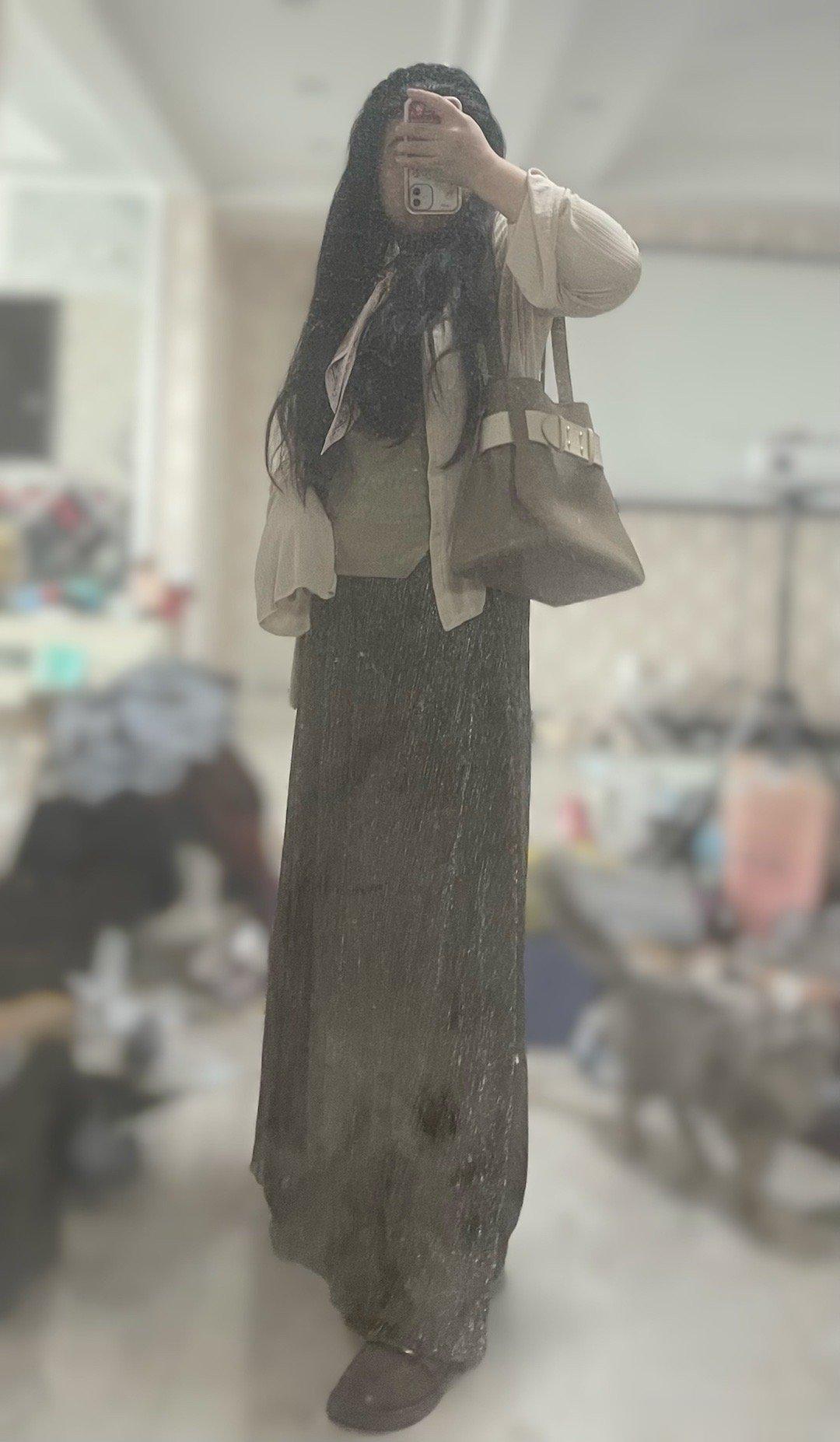 阿姨不在的日子里，我能把自己收拾得出门像个人都不错了。见缝插针拿个快递去，后面一