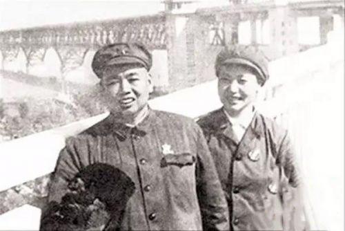 许世友离婚几十年后，前妻有事有求于他，他批示了8个字
 
今天我们要讲的就是这样