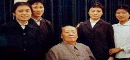 张玉凤因为孩子，不想回中南海工作，主席批复5个字让她热泪盈眶
 
作为主席的生活