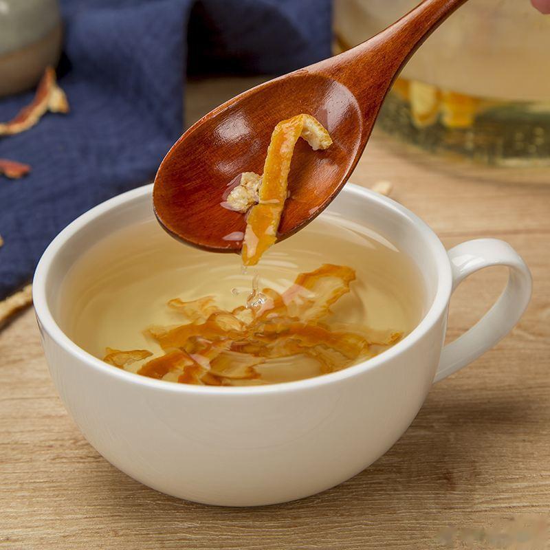 玉屏风陈皮茶 材料：黄芪、白术、防风、陈皮各6克。做法：材料直接放煮茶壶，加适量