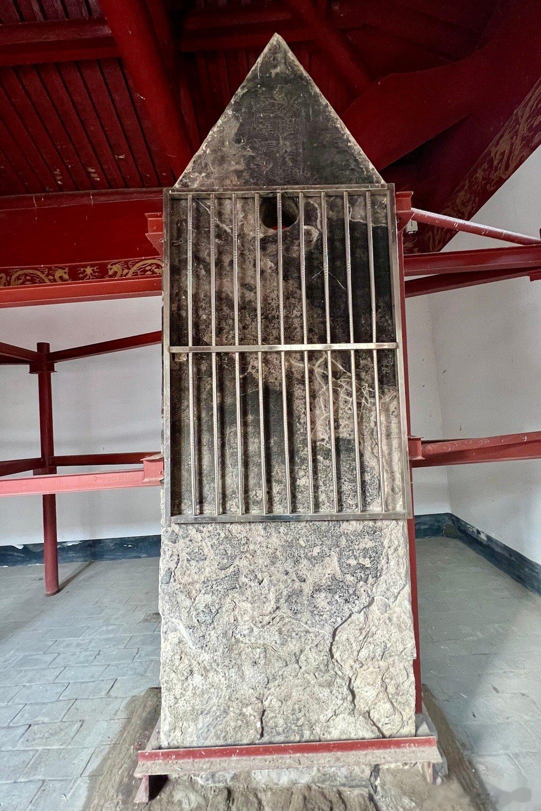 曹魏受禅碑、公卿将军上尊号碑，第五批全国重点文物保护单位。东汉建安二十五年（22