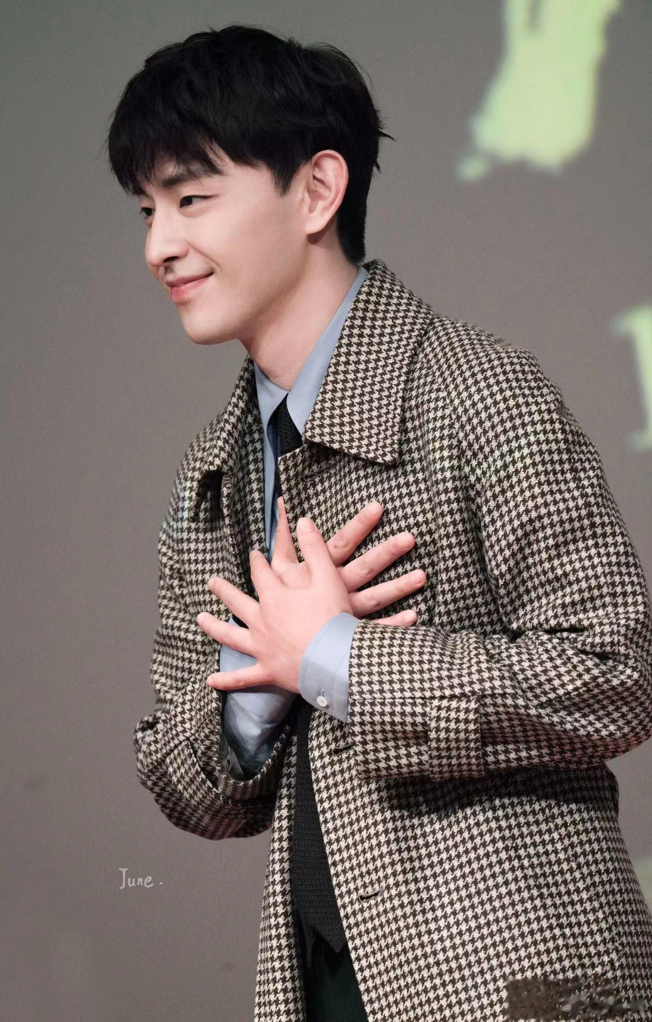 #邓伦# 说好不看时光机，还是忍不住看了，要说心里没有波澜那是不可能的，但现在的