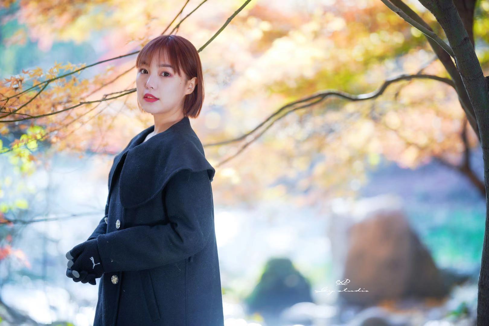 是小姐姐美，还是秋天的枫叶美#少女写真#  #情绪Leo# #清纯御姐#,#美妆