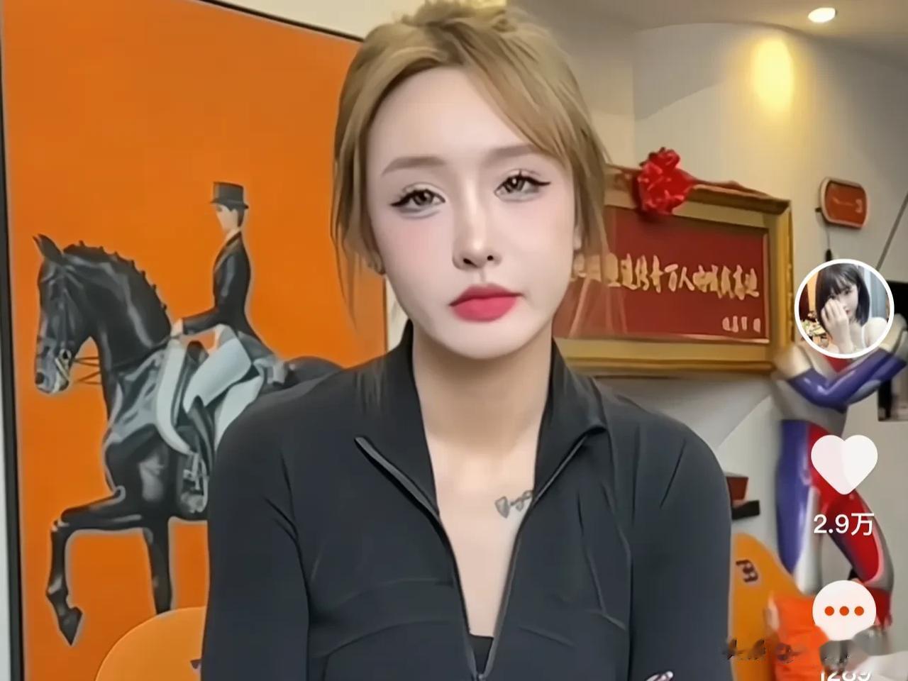 大美自称直播间管不住嘴老想骂人，但是线下很社恐不敢说话。

大美聊天说其实我每次