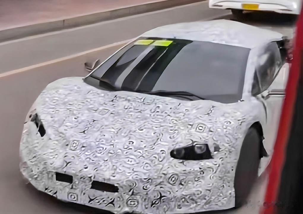 【比亚迪超级跑车谍照曝光！零百加速2秒级别 秒众多超跑】几个月前，比亚迪发布全新