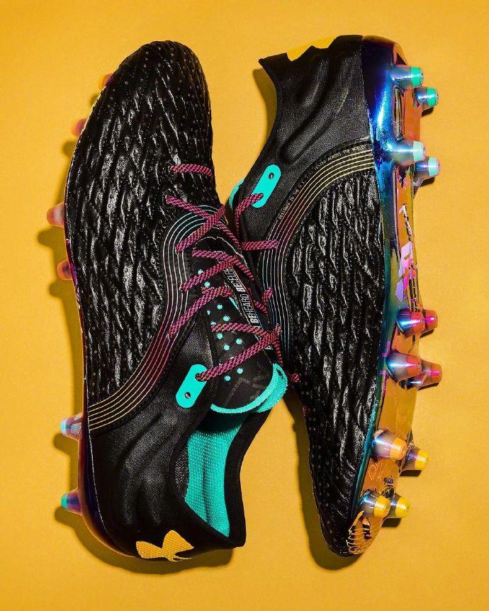 看了Under Armour 黑人历史月橄榄球靴套装，我的密恐恐惧症都犯了！