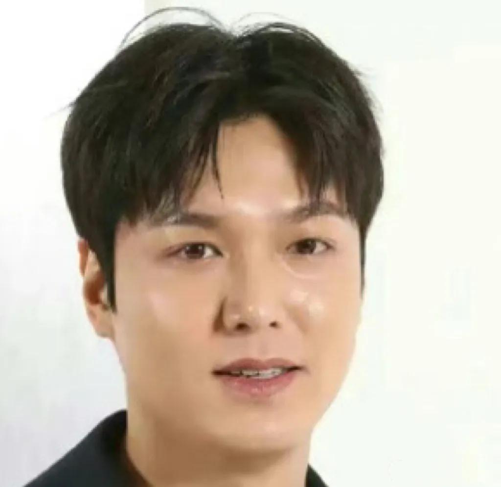 李敏镐最新活动图曝光，怎么肿成这个样子，油头粉面，真是一胖毁所有，韩国艺人都逃脱