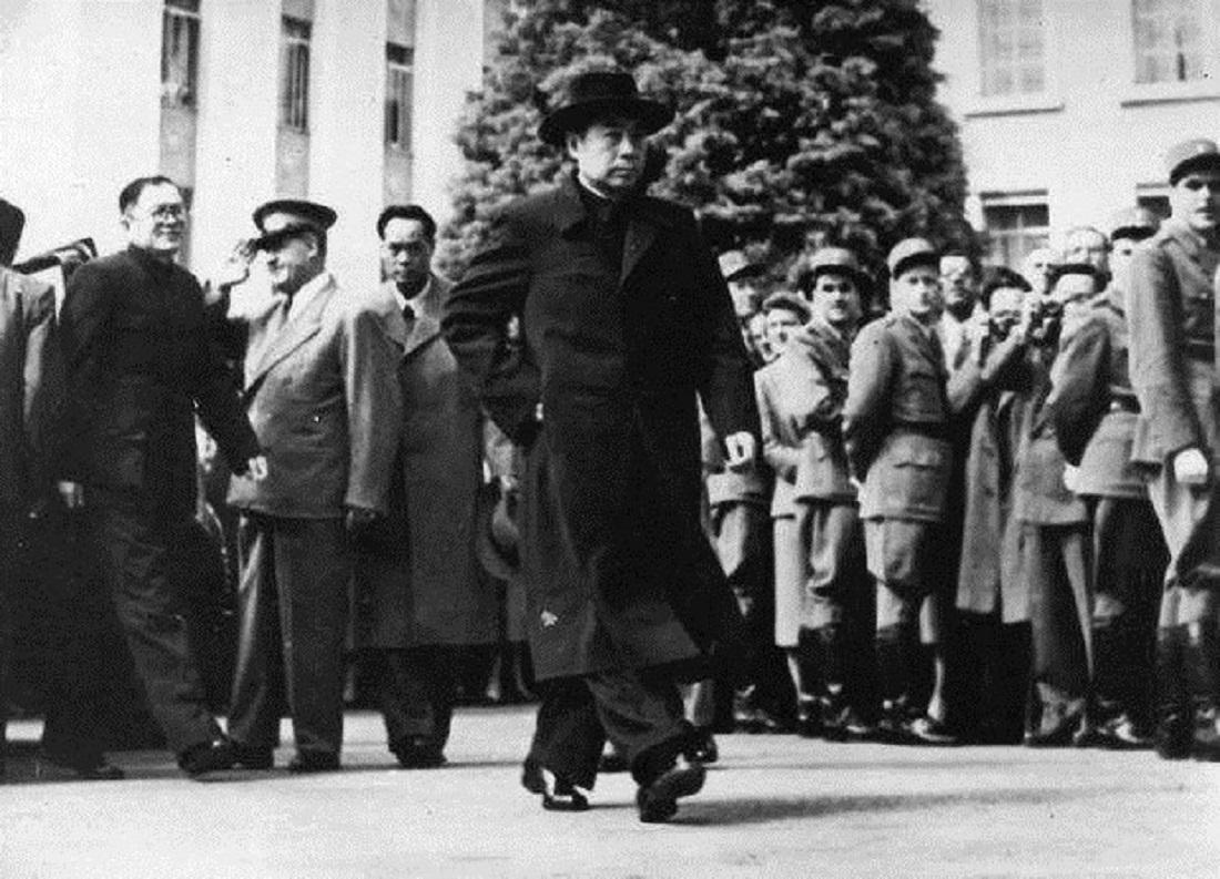 【中国人说话是算数的】
1950年，我国领导人说：“如果美军越过“三八线”，中国