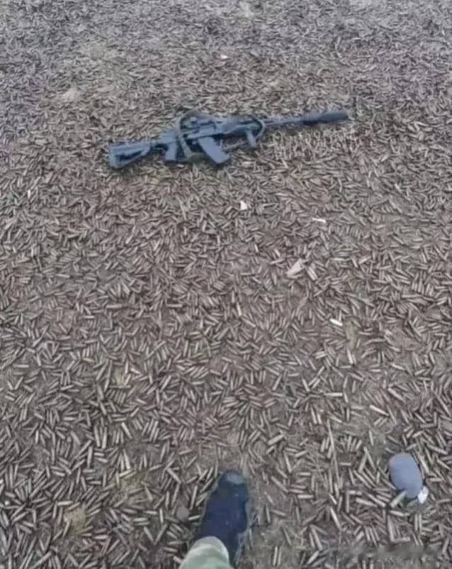 巴赫穆特战场是人间炼狱，极其残酷，死伤无数，俄乌双方在巴赫穆特生死较量几个月，看