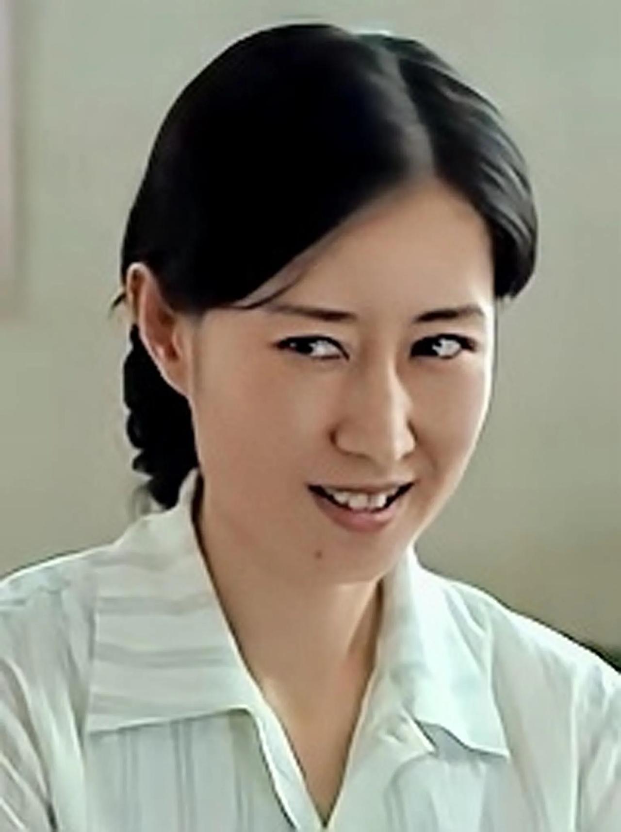 葛老师的扮演者  葛老师虽然嫁给老王晚了点，但是想要的生活还是过上了[兔年大吉]