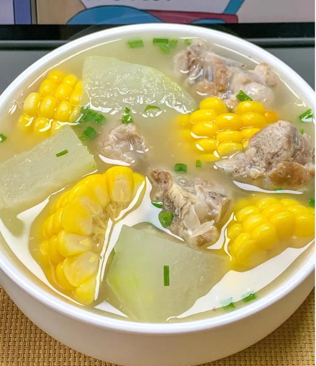 分享《冬瓜玉米排骨汤》的做法：
材料：
- 冬瓜：500克
- 玉米：2根
- 