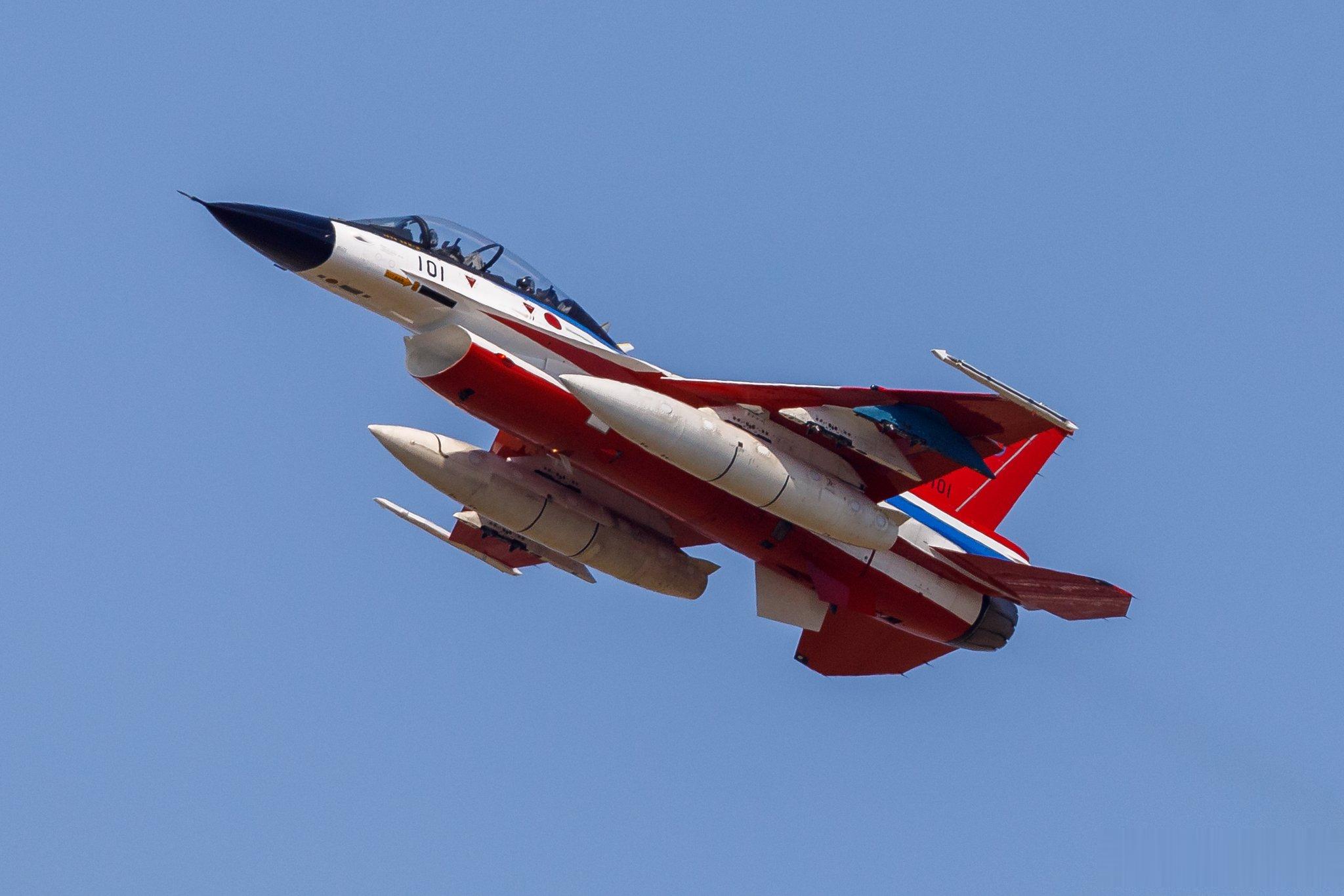 F-2B首架原型机，今天在岐阜基地进行了今年第一次不挂导弹飞行#航空[超话]##
