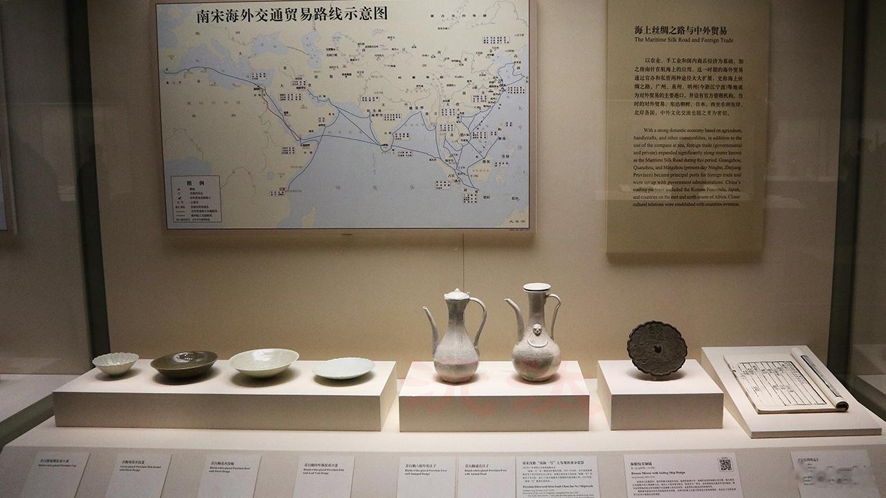 有些东西放在国博是有道理的 #沅汰博物馆# 图上南海一号沉船上打捞的瓷器就是放在