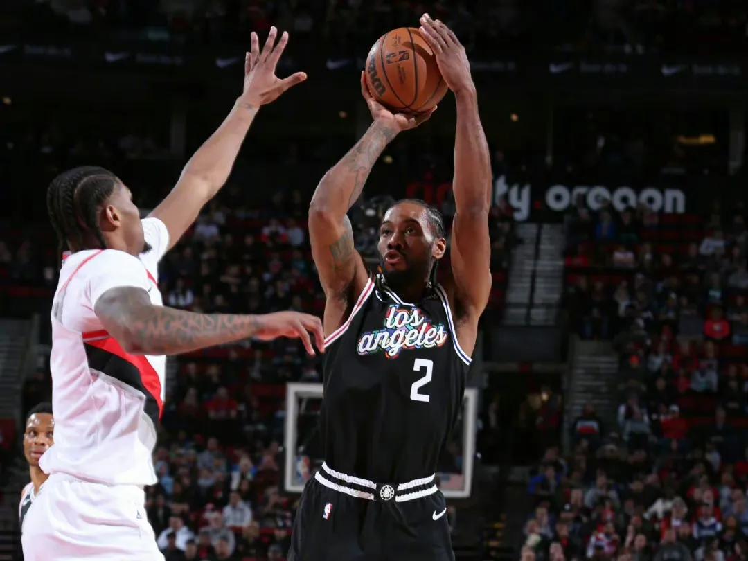 莱昂纳德全明星后场均30分 直言球队还能变更好

NBA常规赛，快船客场以117