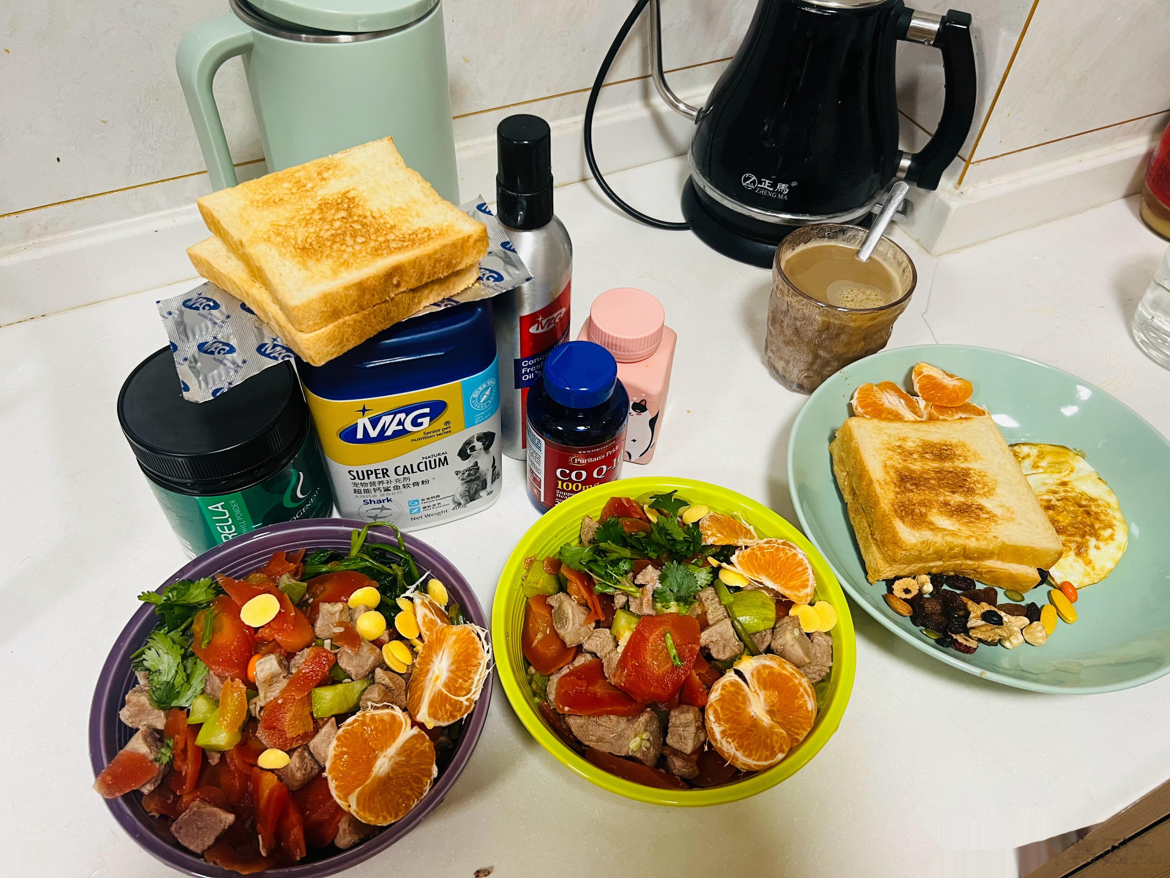 不是我说你，你礼貌吗，居然开始挑食真羡慕狗啊，我也想有人把饭给我弄碗里我直接吃就