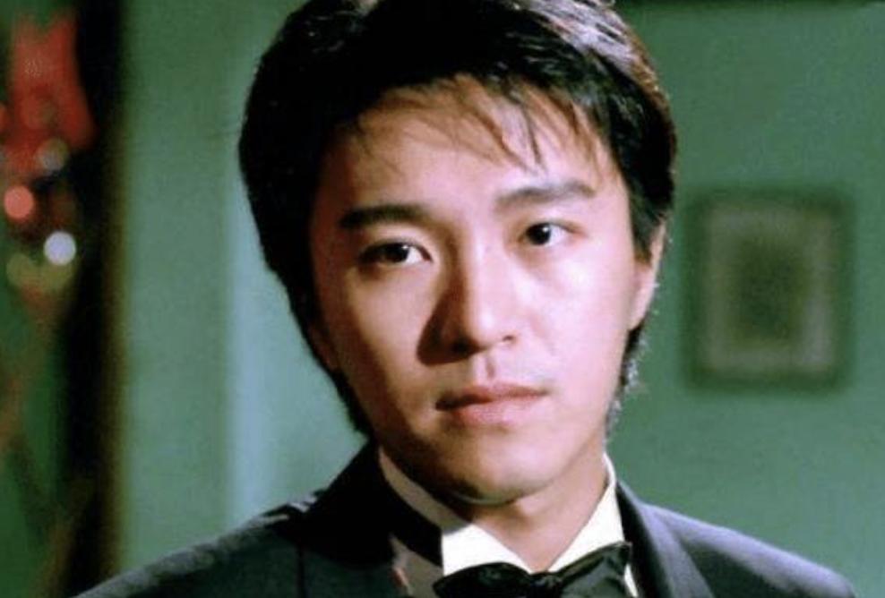 周星驰，这个名字在华语电影圈可谓是家喻户晓。

他的作品总能给观众带来无尽的欢乐