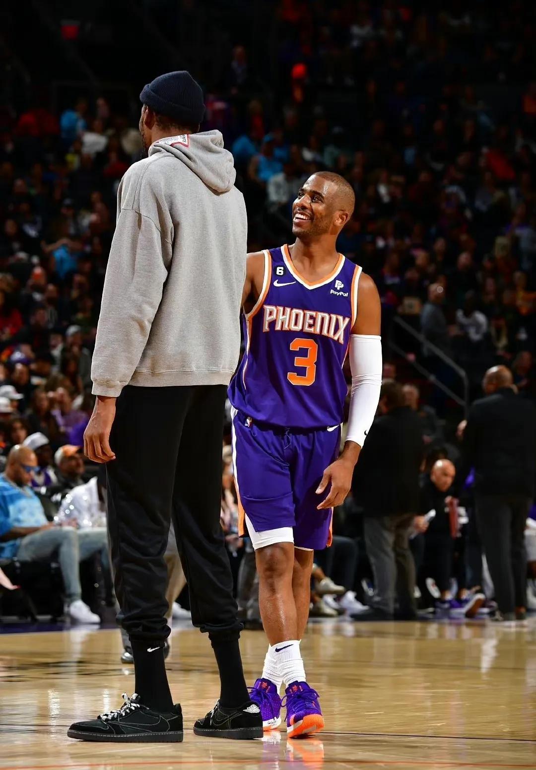 保罗是真的“不出手”啊！

太阳客场对阵公牛
这是杜兰特加盟太阳队的第二场比赛
