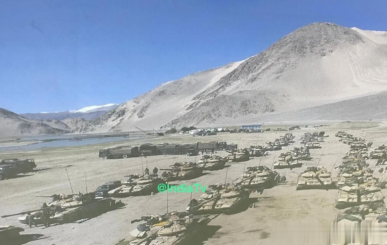 印军在2020年“雪豹”行动期间部署在拉达克地区的坦克部队。这是我们99a上了以