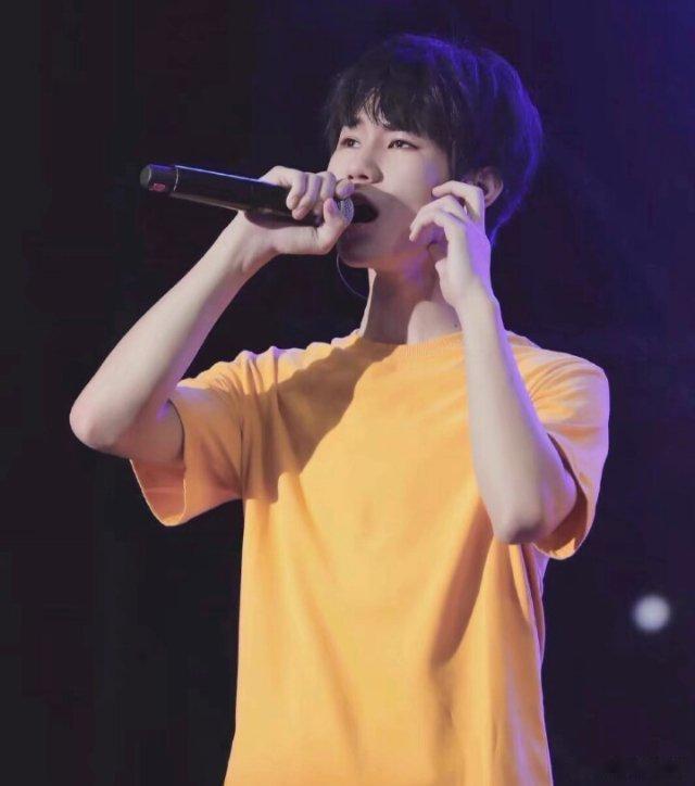 #张真源[超话]#💚 #张真源 核能高音大主唱# 💚 #张真源应援色二代唯一