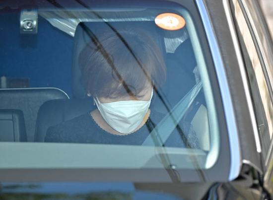 【突发，安倍夫人出车祸，安保人员走神当场追尾】
据日本共同社报道，当地时间25日
