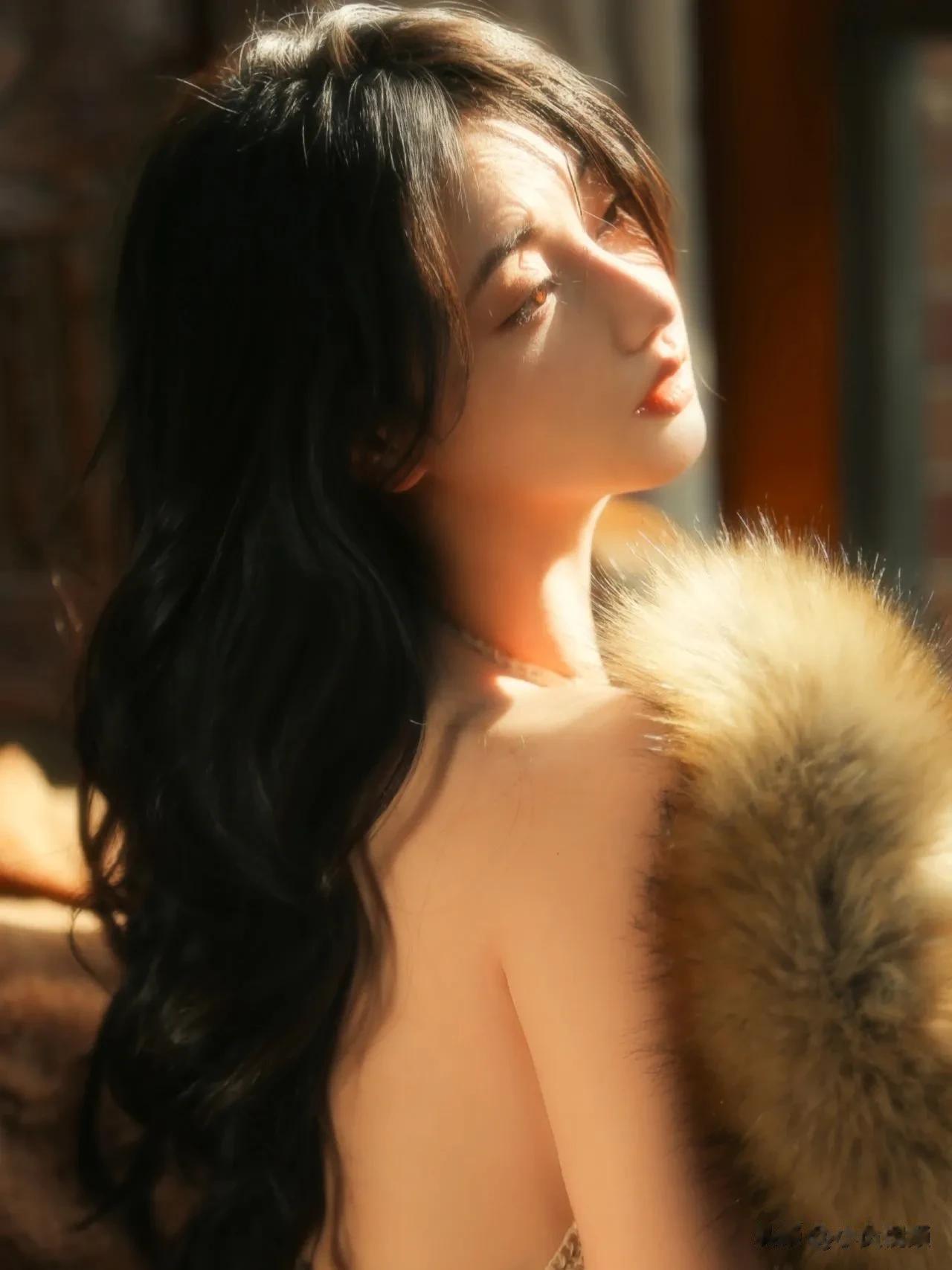 她是是晚秋里的薄雾 日暮黄昏中的柔风✨|||阳光是最好的滤镜，超有氛围感的一组照