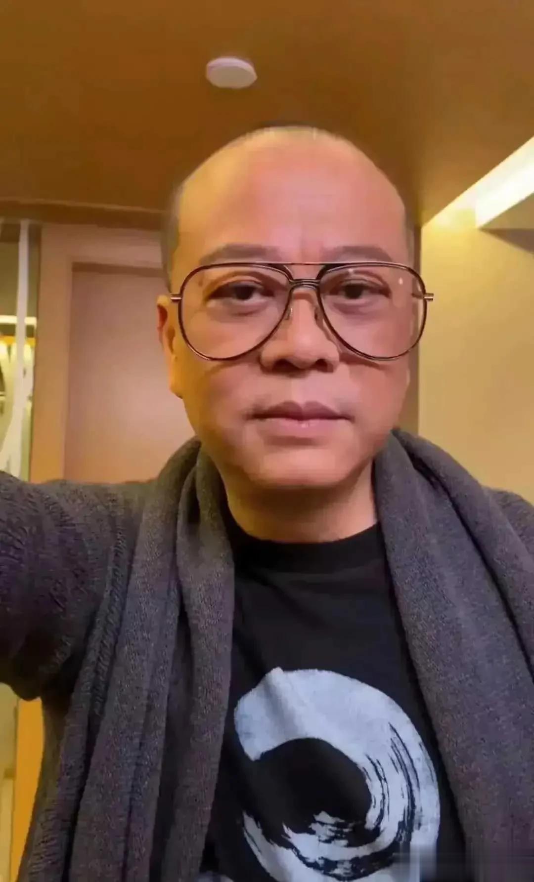 欧阳修说:我真的很羡慕很多香港明星去内地拍综艺节目赚钱。但是羡慕是没有用的。没有