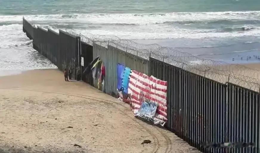 美国为了防止墨西哥人偷渡，便花费巨资修建了这条隔离墙。

但是这条隔离墙还是阻止