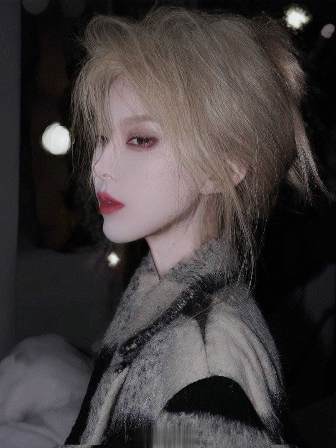 黑眼圈够病娇[泪]李莎拉妆可以试试#李莎拉好疯# ​​​