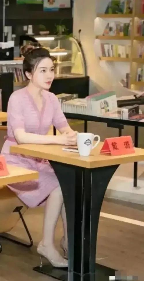你们所感兴趣的美女副局长的图片