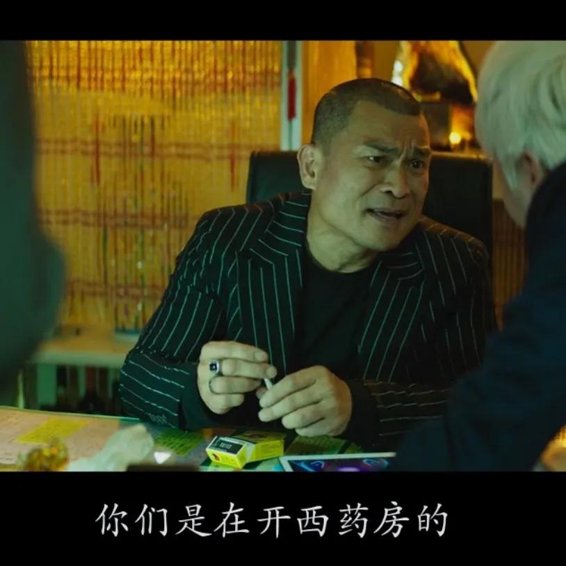 都是杀手，老默和过山峰有啥不一样？老默心里有善，他不肯杀安欣，这点就能证明，比过