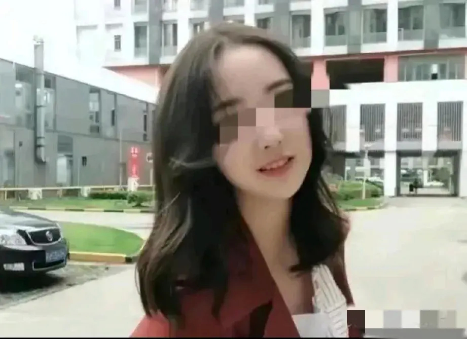 看两位主任的视频，猜测：大佛普拉斯！而且张副主任疑似酒驾！行文开头先做个说明，河