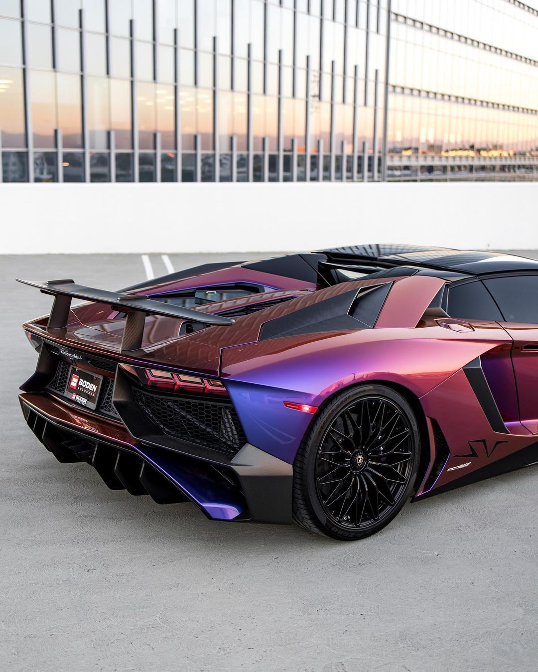 Lamborghini Aventador SV looking like a 