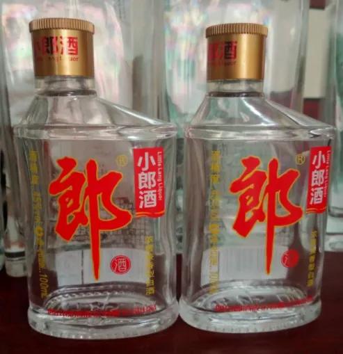 山东人酒桌上喝什么酒，不是茅台，五粮液，而是这3款廉价酒！

第一种：小郎酒

