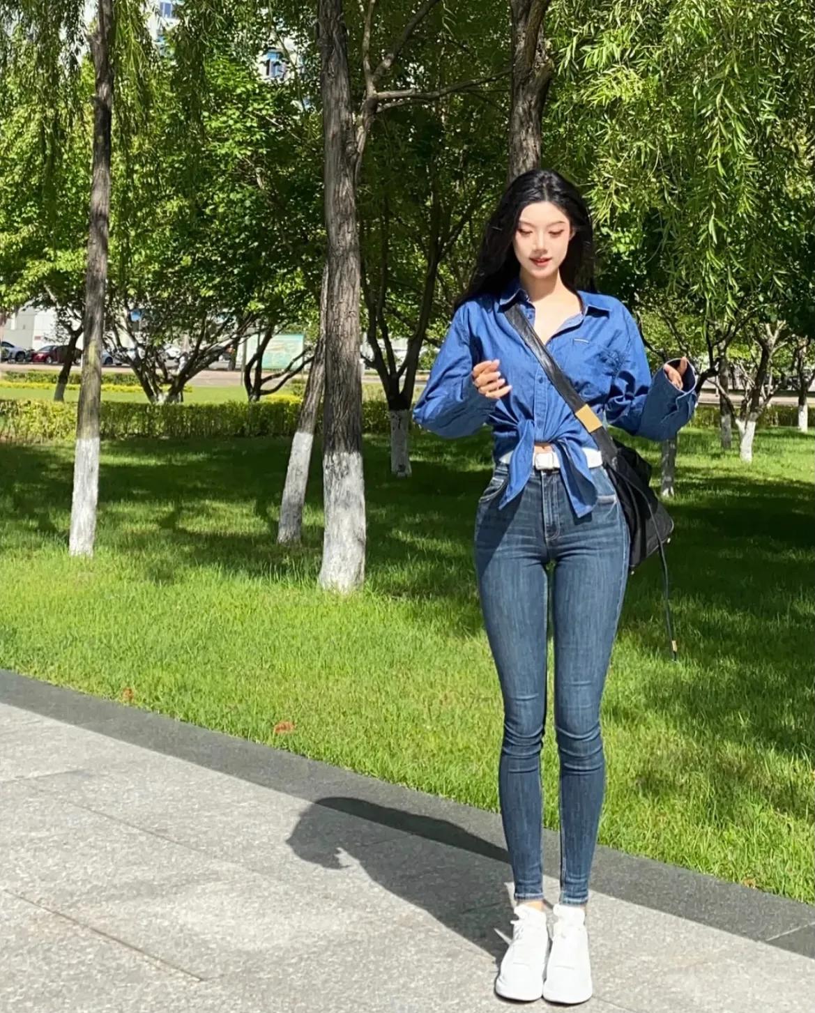 早秋牛仔裤穿搭分享~
不管是哪个季节，牛仔裤都是永不过时的单品，入秋后可以选择颜
